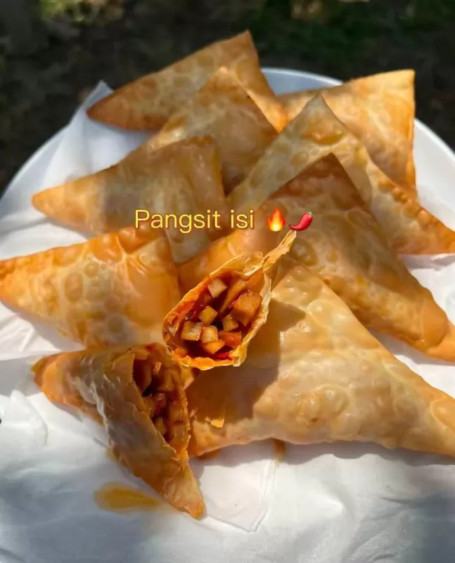 Pangsit goreng isi bakso